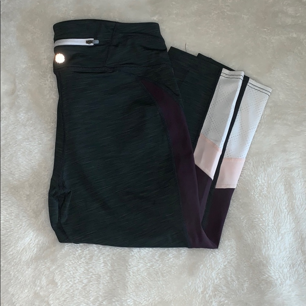 Cropped Leggings with Zipper Pocket